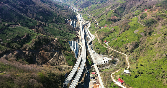 Hopa - Borçka Devlet Yolu Km: 1+500 - 6+500 ve Km:13+200-15+200 Kesimlerinin İkmal Yapım İşi